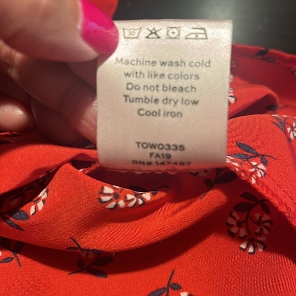 Draper James Red  Floral Tie Neck Top Sz S NWOT - Picture 8 of 8